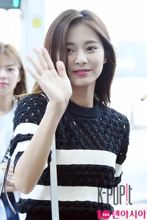 TWICE, Tzuyu (TWICE) — Airport