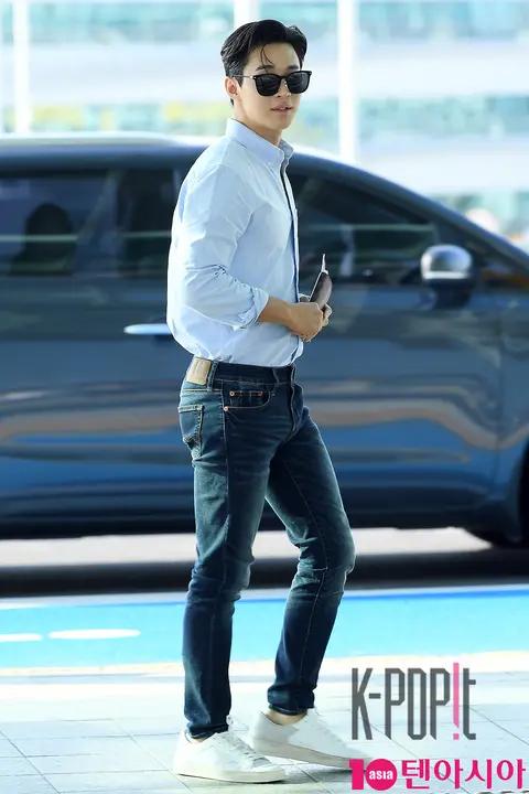 Henry — Airport