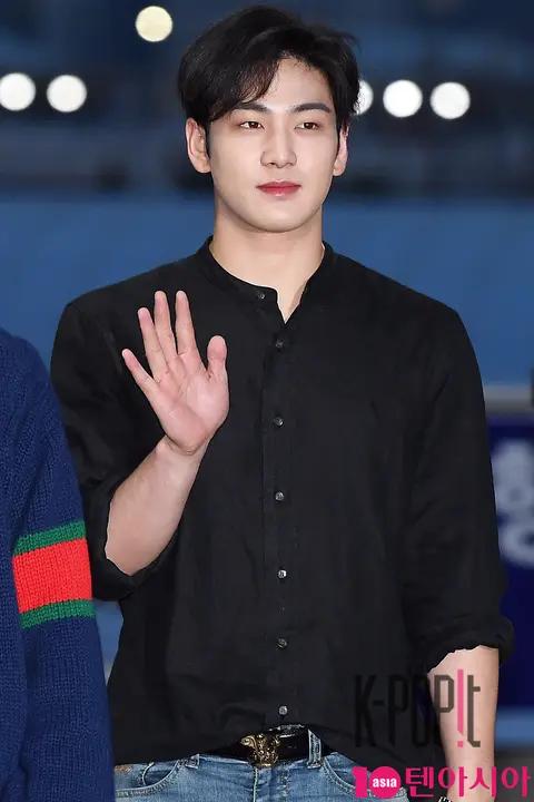 NU'EST, Baek Ho — Airport