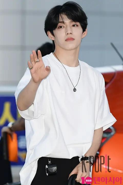 SEVENTEEN, S.COUPS (SEVENTEEN) — Airport
