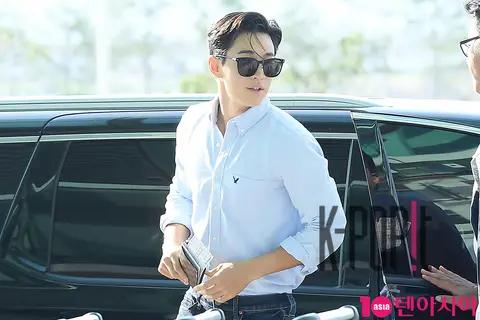 Henry — Airport