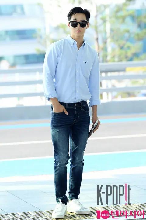 Henry — Airport