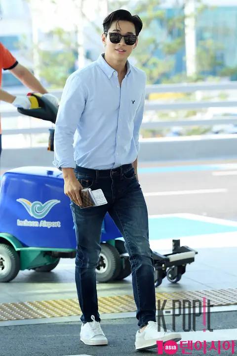 Henry — Airport