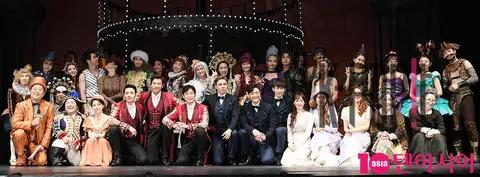Group Photo 1 — Barnum Press Call