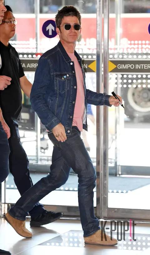Noel Gallagher — Airport