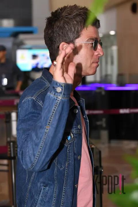 Noel Gallagher 9 — Airport