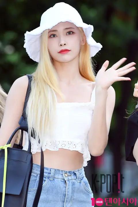 DIA, Ki Hee-hyun — Music Bank Arrival