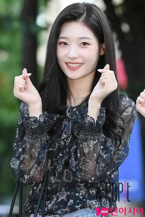 DIA, Jung Chae-yeon — Music Bank Arrival