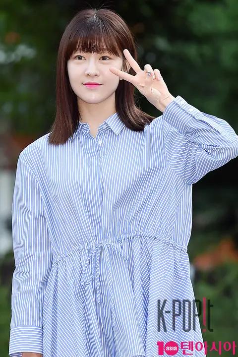 LABOUM, Yu-jeong — Music Bank Arrival