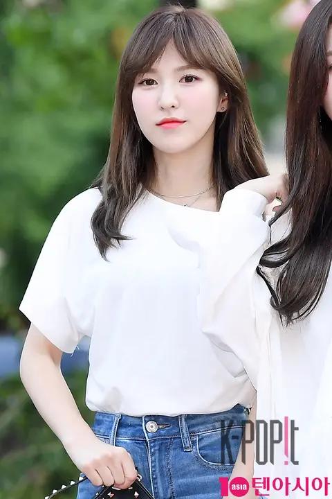 Red Velvet, Wendy — Music Bank Arrival