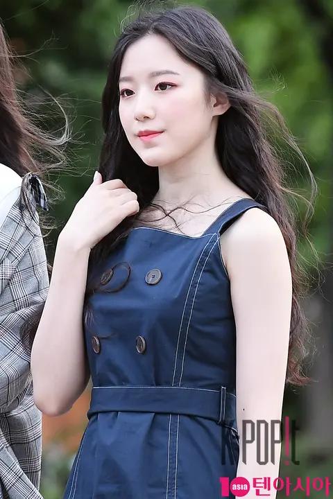 (G)I-DLE, Shuhua — Music Bank Arrival