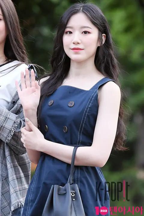 (G)I-DLE, Shuhua — Music Bank Arrival