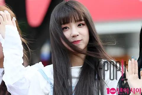 (G)I-DLE, Ugi — Music Bank Arrival