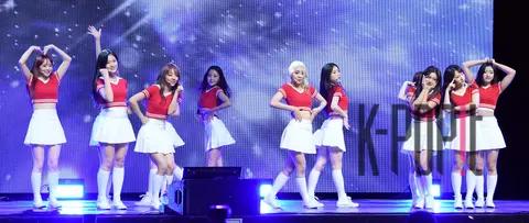 Group Photo 12 — LOONA Showcase