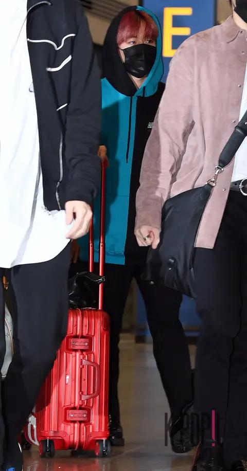 Wanna One, Park Ji-hoon — Airport