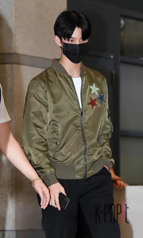 Wanna One, Bae Jin-young — Airport