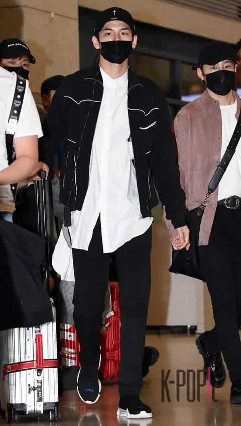 Wanna One, Ong Seong-wu — Airport
