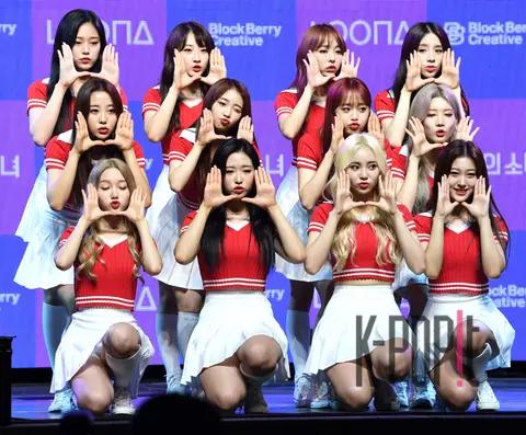 Group Photo 1 — LOONA Showcase