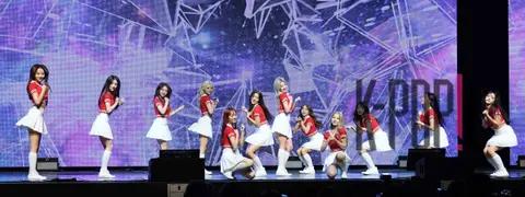Group Photo 10 — LOONA Showcase
