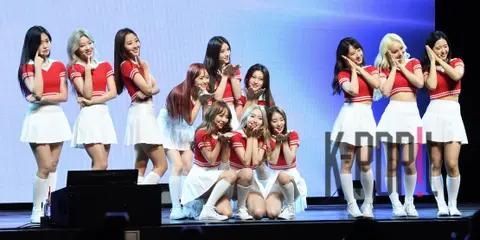 Group Photo 13 — LOONA Showcase