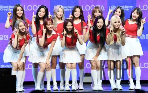 Group Photo 2 — LOONA Showcase