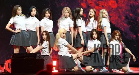 Group Photo 7 — LOONA Showcase