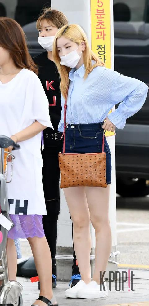 TWICE, Jeongyeon, Dahyun (TWICE) — Airport