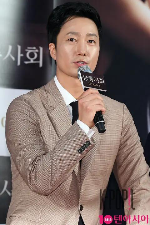 Park Hae-il — Upper Class Showcase