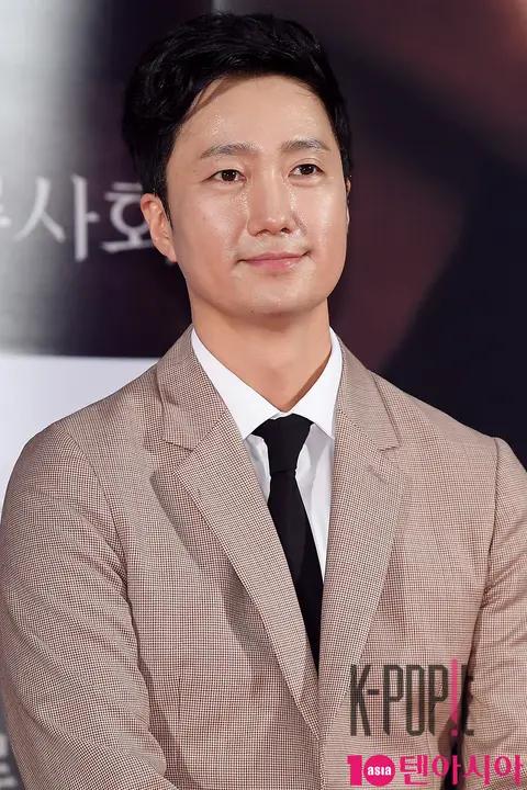 Park Hae-il — Upper Class Showcase