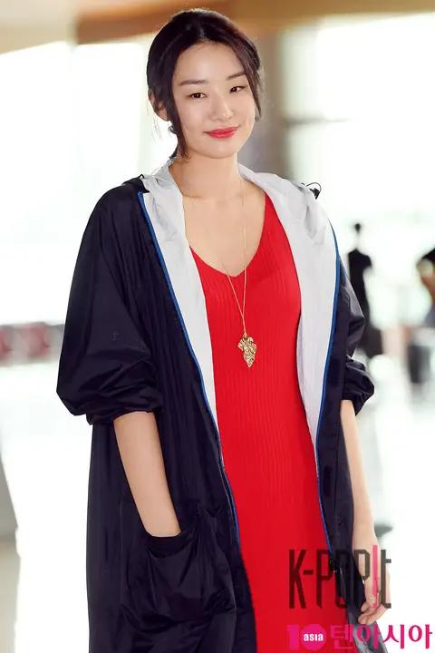Stephanie Li — Airport