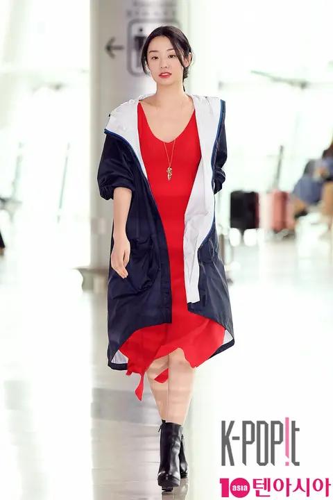 Stephanie Lee — Airport