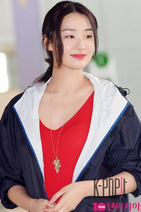 Stephanie Li — Airport