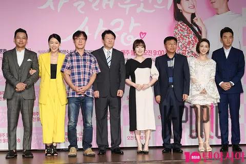 Group Photo 1 — Cha Dal-rae's Wife's Love Production Briefing