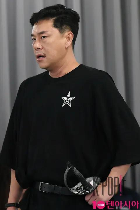Kim Beop-rae — Iron Mask Practice Room Unveiling — 2018-08-29