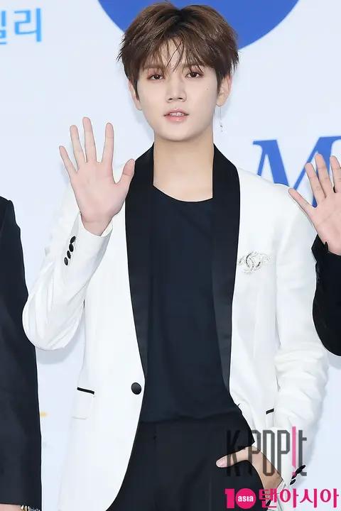 NU'EST W, Ren — SoribadaAwards Blue Carpet