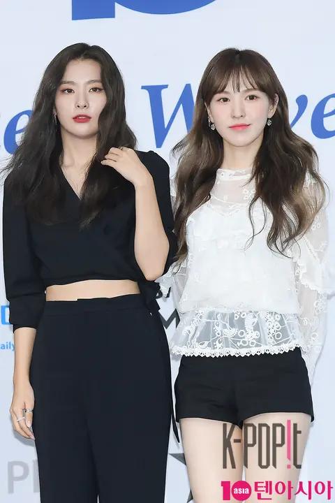 Red Velvet, Seulgi, Wendy — SoribadaAwards Blue Carpet