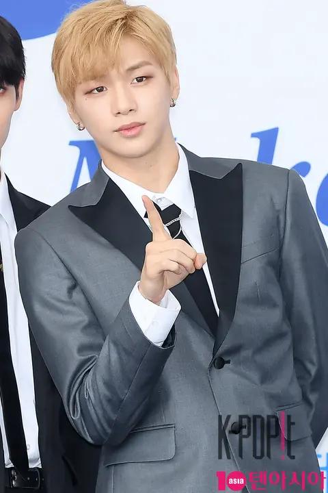 Wanna One, Kang Daniel — SoribadaAwards Blue Carpet