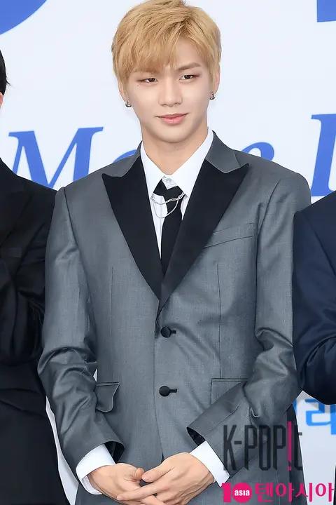 Wanna One, Kang Daniel 2 — SoribadaAwards Blue Carpet