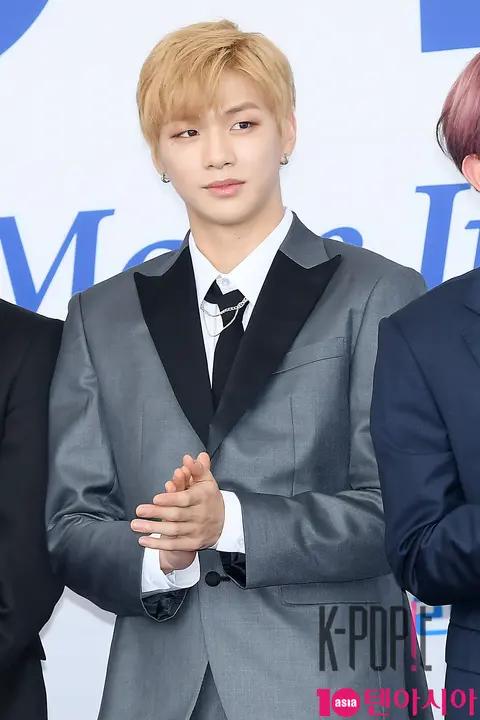 Wanna One, Kang Daniel 4 — SoribadaAwards Blue Carpet