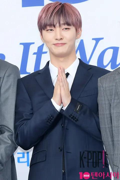 Wanna One, Yoon Ji-sung — SoribadaAwards Blue Carpet