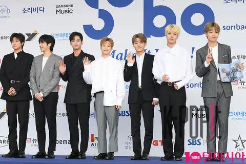 UNB — SoribadaAwards Blue Carpet
