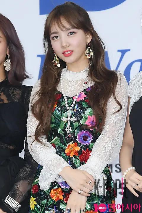 TWICE, Nayeon (TWICE) — SoribadaAwards Blue Carpet