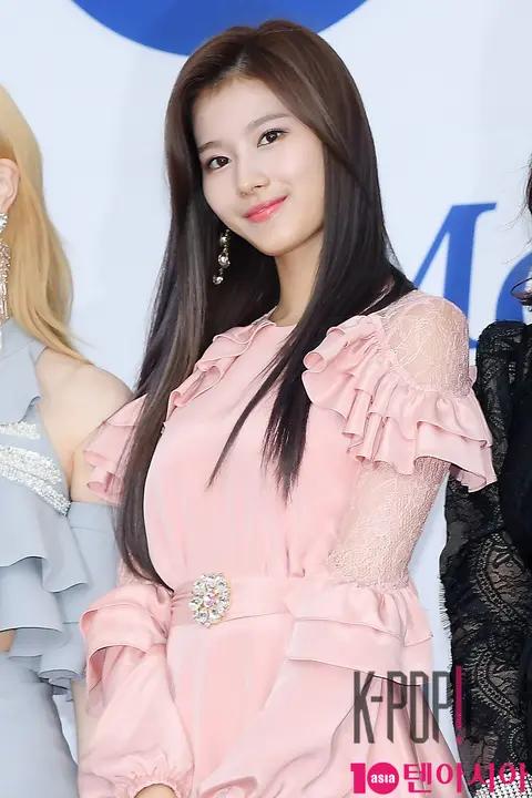 TWICE, Sana — SoribadaAwards Blue Carpet