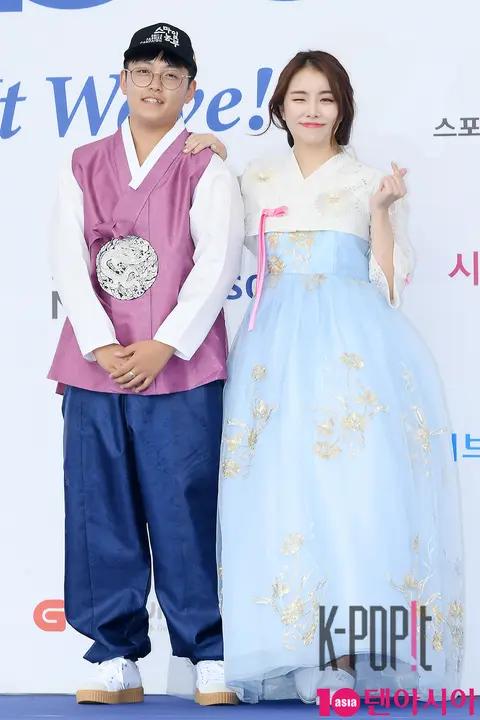 Han Tae-woong, Seol Ha-yun — SoribadaAwards Blue Carpet