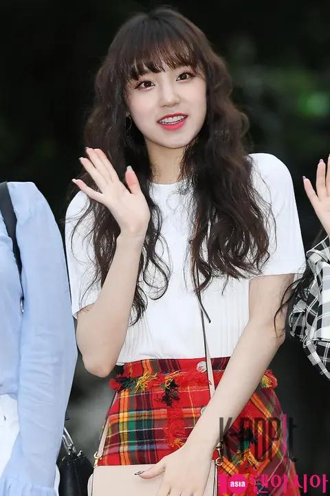 (G)I-DLE, Yuqi — Music Bank Arrival