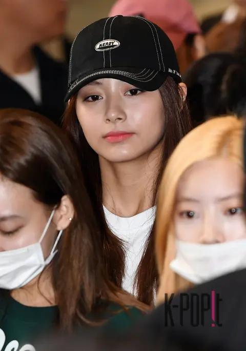 TWICE, Tzuyu (TWICE) — Airport