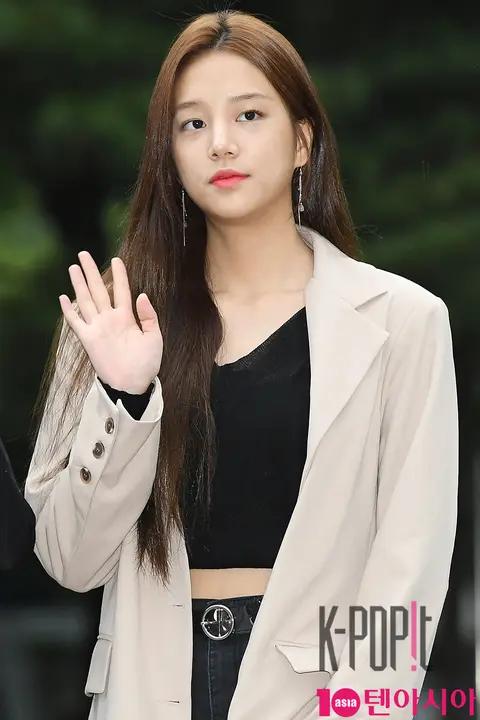 LABOUM, Solbin — Music Bank Arrival