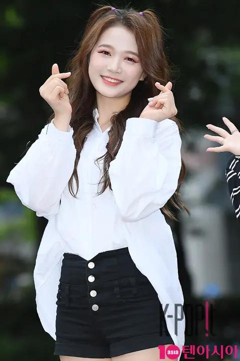 LIMESODA, Kim Hye-rim — Music Bank Arrival