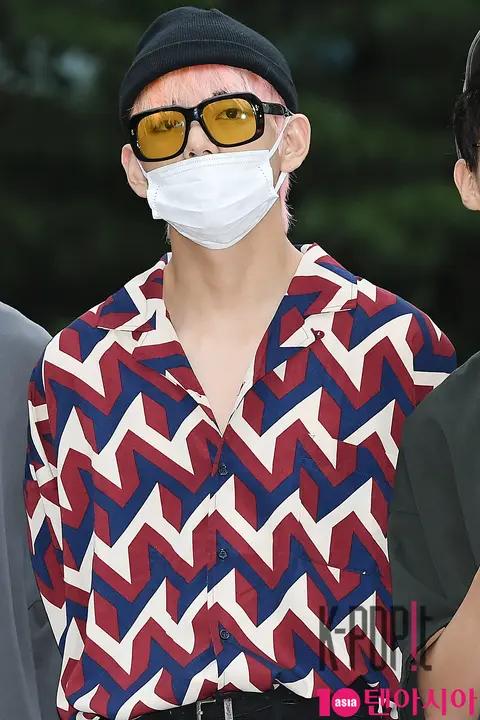 BTS, V — Music Bank Arrival