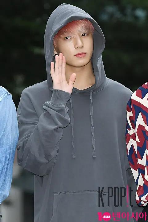 BTS, Jungkook (BTS) — Music Bank Arrival